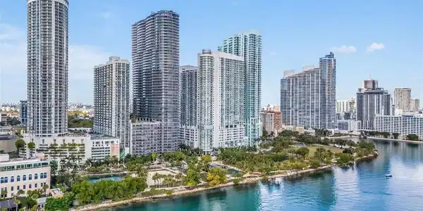 1750 N Bayshore Dr