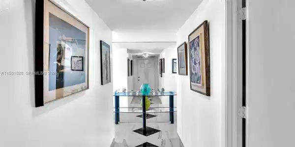 Image 3: Welcome to 1112N. Foyer