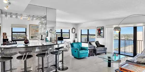 Image 4: Tremendous living space