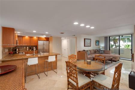 1623 Collins Ave