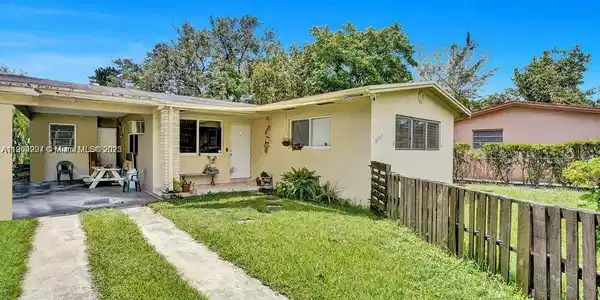 8347 E Dixie Hwy