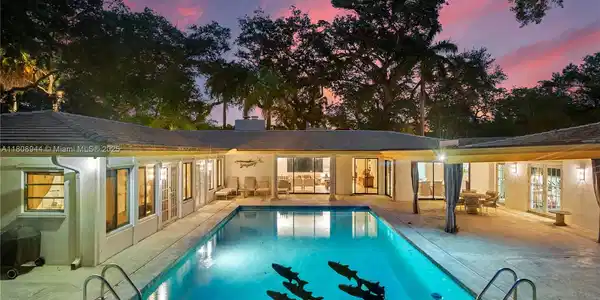 5465 Banyan Trl