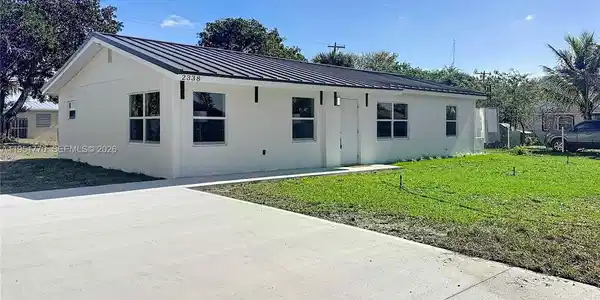 2338 2nd Ct SE