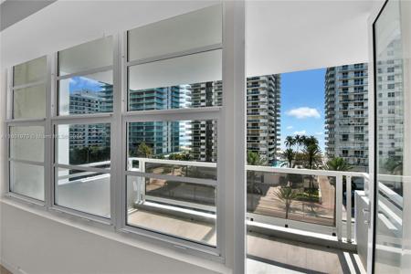 5700 Collins Ave