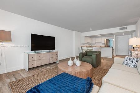 2301 Collins Ave