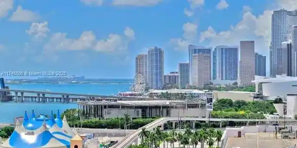 1750 N Bayshore Dr