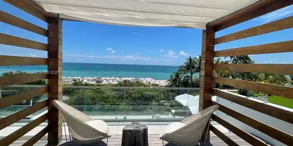 2301 Collins Ave