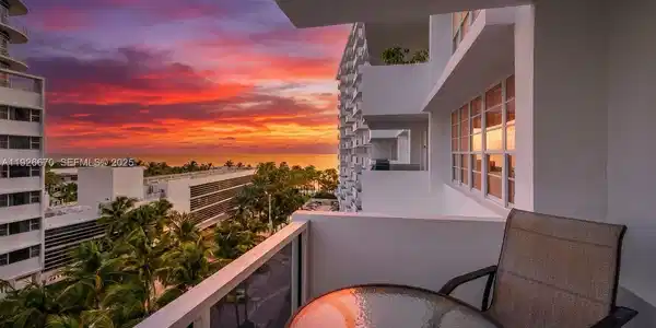 100 Lincoln Rd