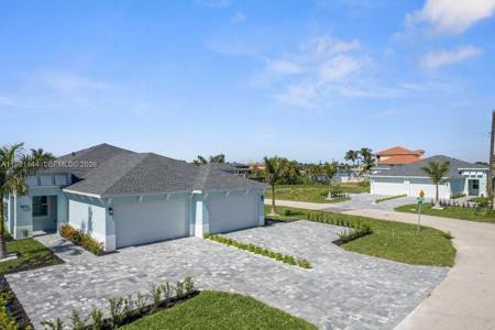 1105 SE 38 ST