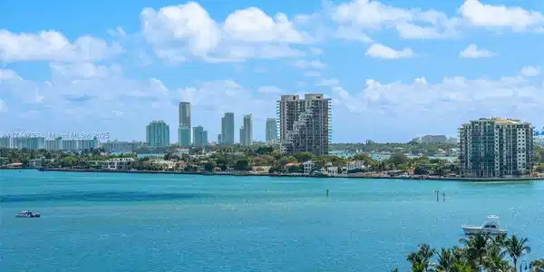 2020 N Bayshore Dr