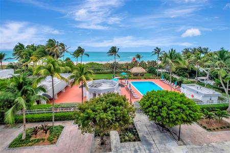 2401 Collins Ave