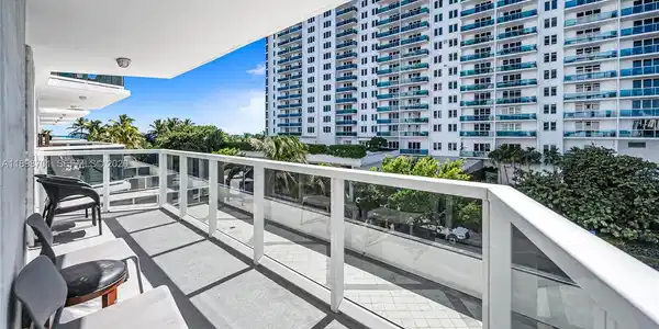 2401 Collins Ave