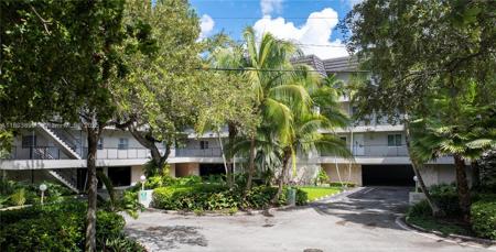 6815 Edgewater Dr
