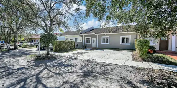940 NE 13th Ave