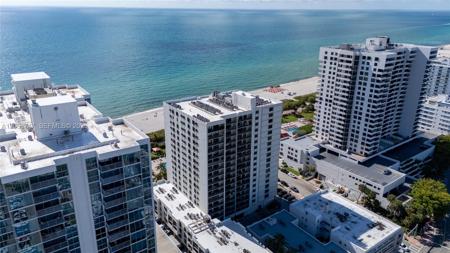 2625 Collins Ave