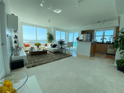 7900 Harbor Island Dr