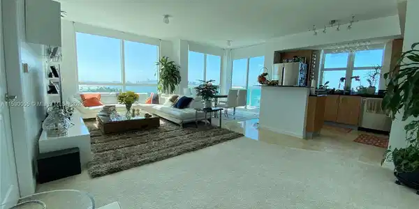 7900 Harbor Island Dr