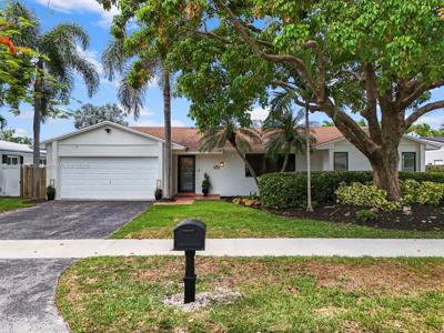 8041 SW 197th Ter