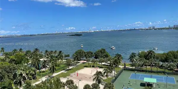 1750 N Bayshore Dr #2810