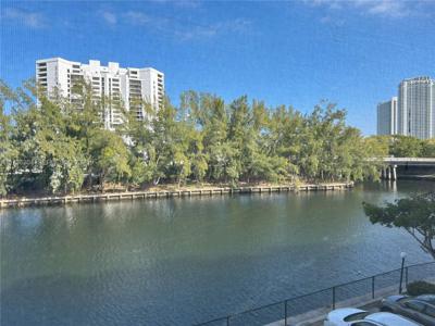 300 Diplomat pkwy