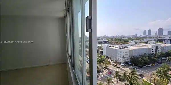 1000 West Ave