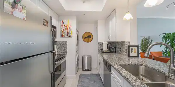 2000 N Bayshore Dr