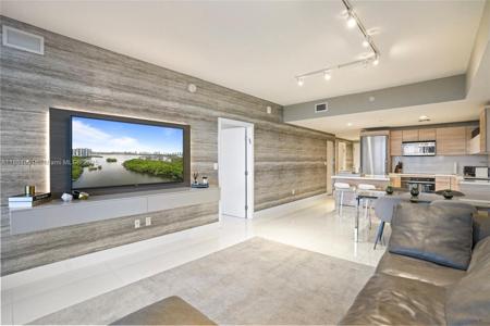 16385 Biscayne