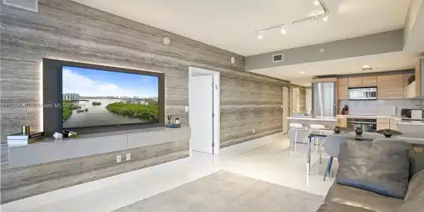 16385 Biscayne