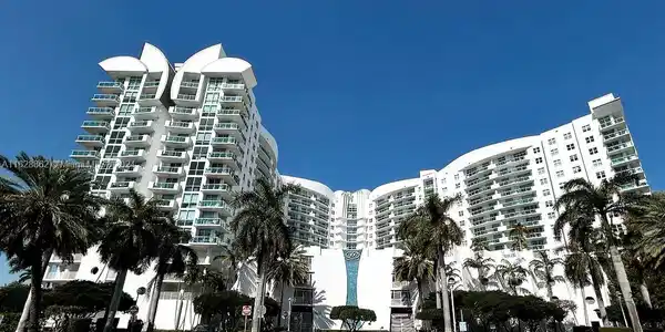 7910 Harbor Island Dr
