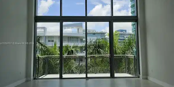 6000 Collins Ave