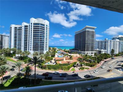 5900 Collins Ave