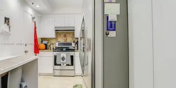 10185 Collins