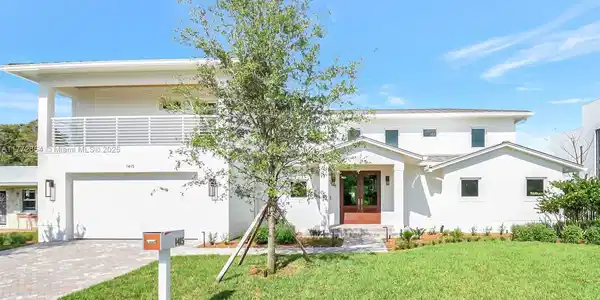 1415 N Lakeside Dr