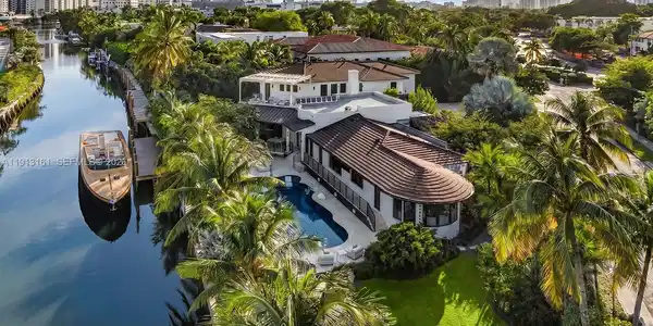 2801 Flamingo Dr