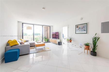 90 Edgewater Dr
