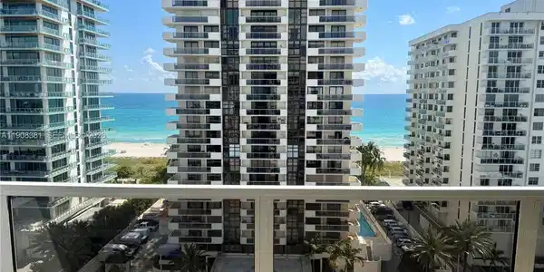 5700 Collins Ave