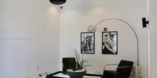 2275 Biscayne Blvd
