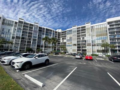 800 Parkview Dr