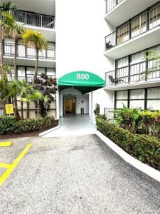 800 Parkview Dr