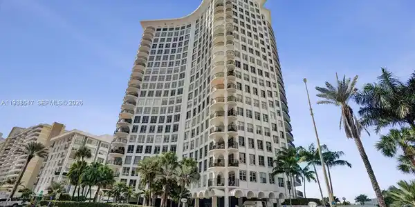 5660 Collins Ave