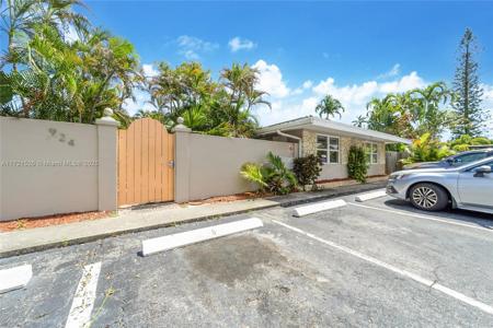 924 NE 17th Ter