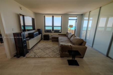 10185 Collins Ave