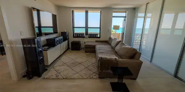 10185 Collins Ave