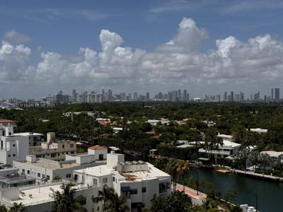 3200 Collins Ave