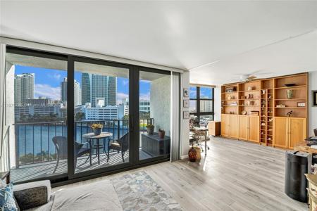200 Leslie Dr