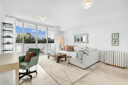 50 S Pointe Dr