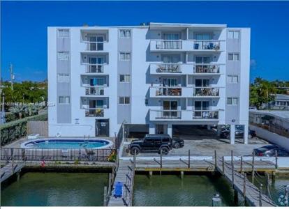 8101 Crespi Blvd #4