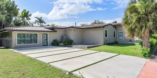 1500 Biarritz Dr