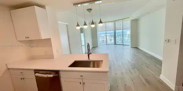 1900 N Bayshore Dr