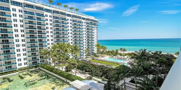 2301 Collins Ave